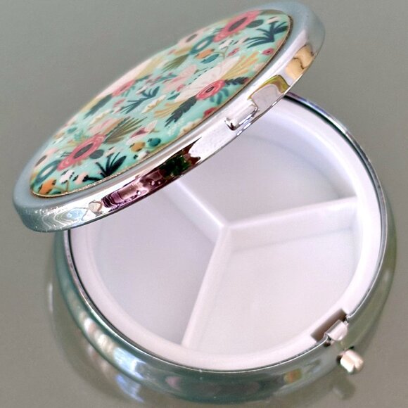 Fun Whimsical Flowers Floral Garden 3 Compartment Purse Travel Vitamin Pill Box - Picture 2 of 3